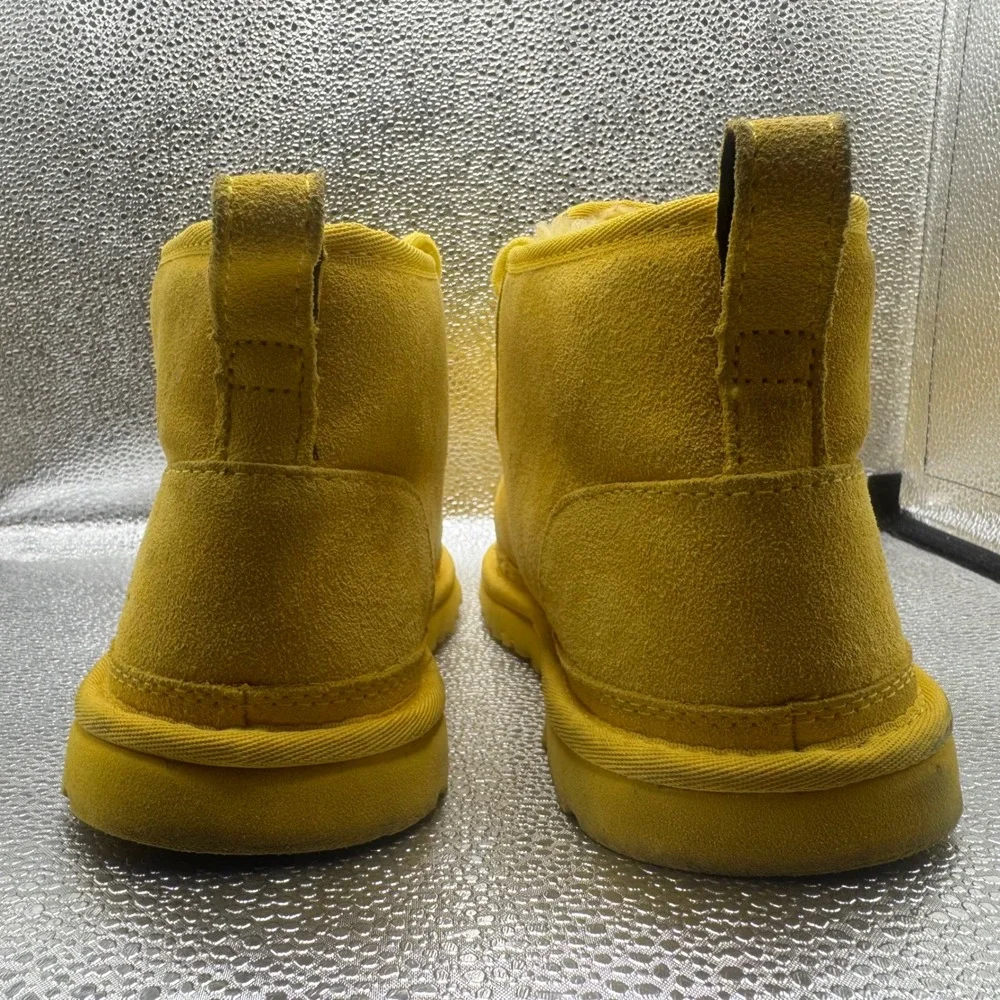 Size 9 UGG Neumel Chukka Boots Mens Yellow Good Suede Lace Up 3236